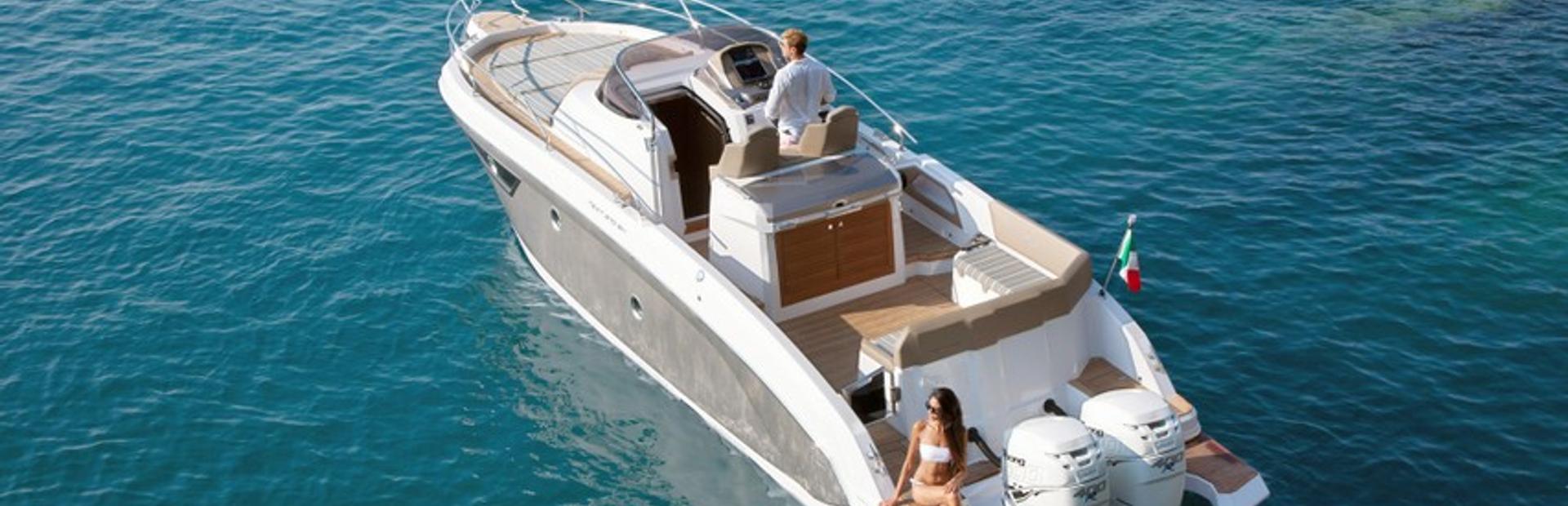 New Ranieri International Sundeck Yacht 1