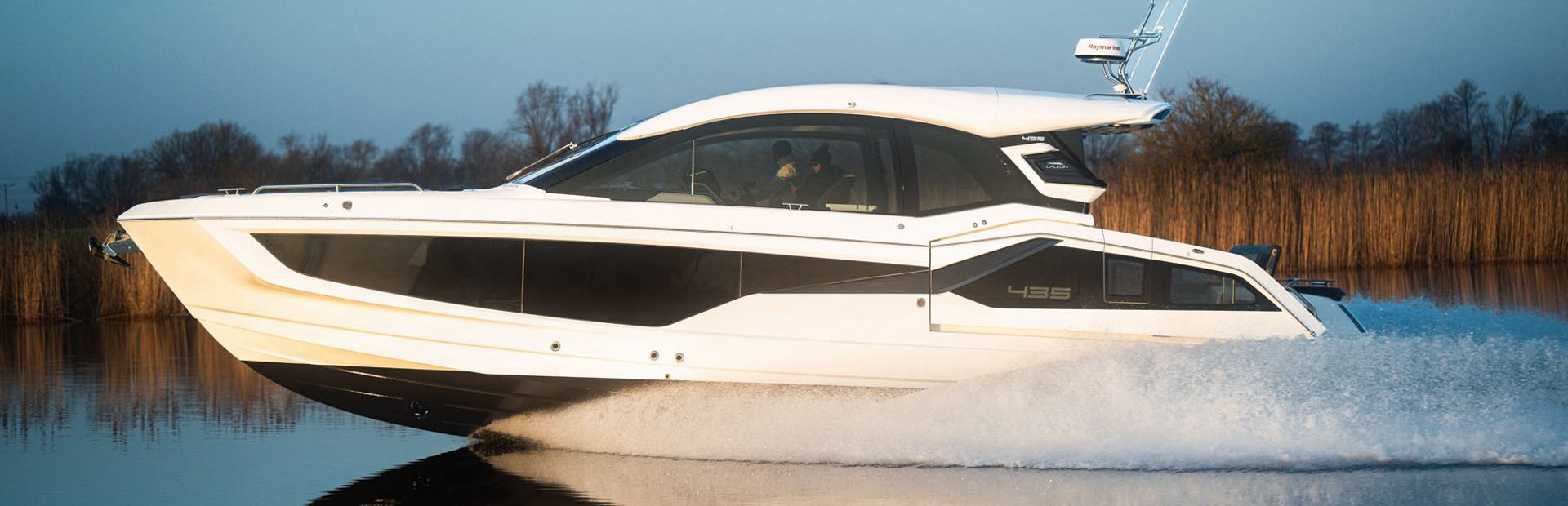 Galeon 435 GTI Boat, Example 1