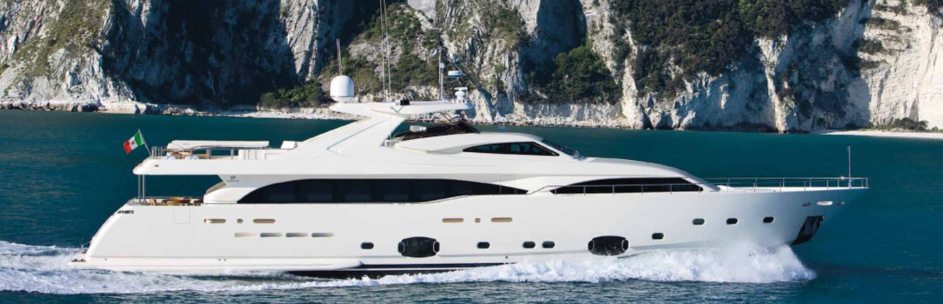 Custom Line 112 Next Yacht (Gen 2, 2008 - 2013), Example 1
