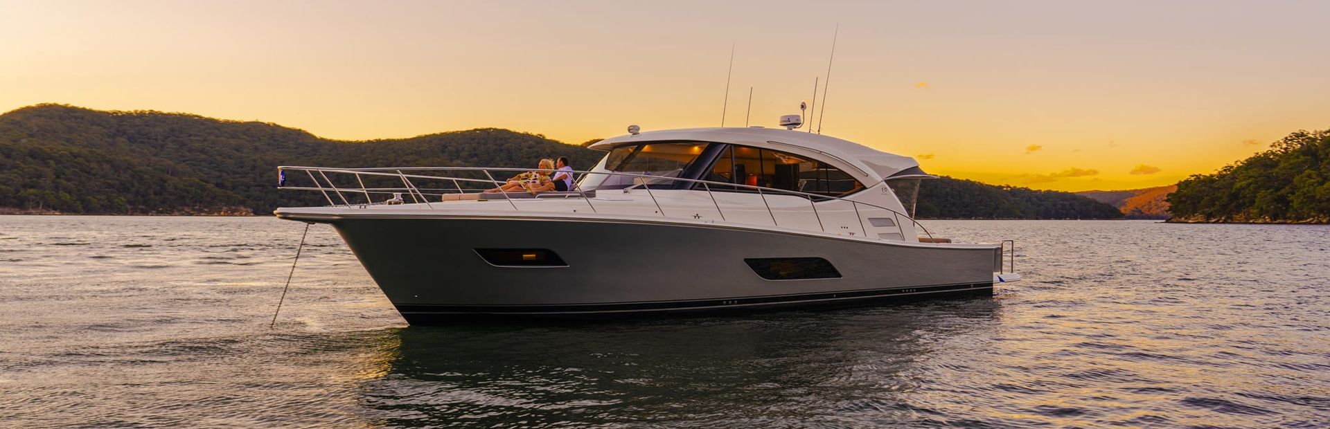 Riviera 545 SUV Yacht, Example 1