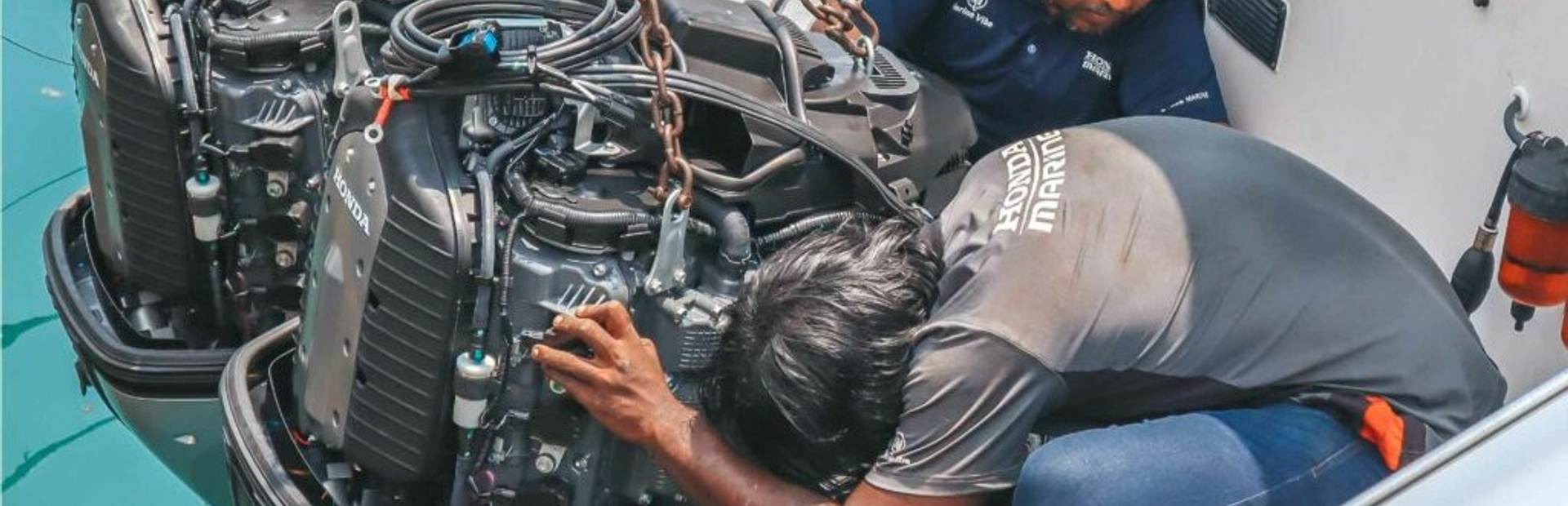 Honda BF350 V8