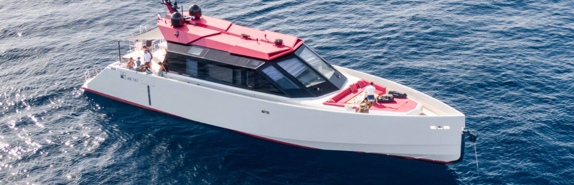 AB 787 Yacht, Example 1