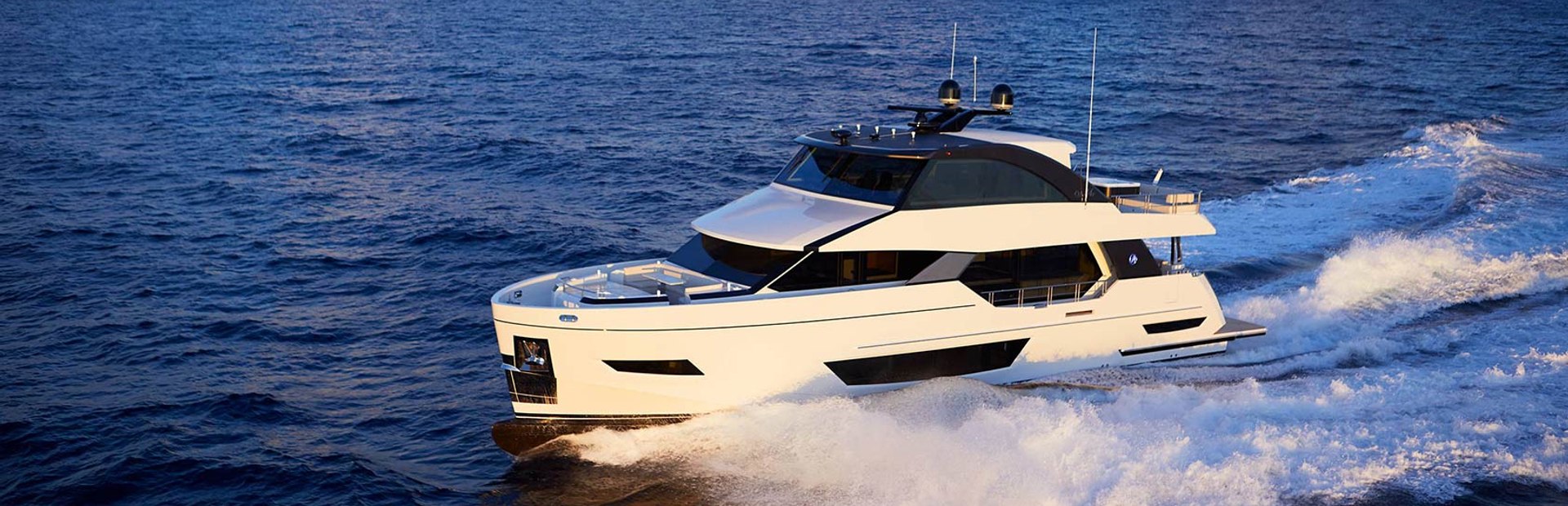 Ocean Alexander 26R Enclosed Yacht, Example 1