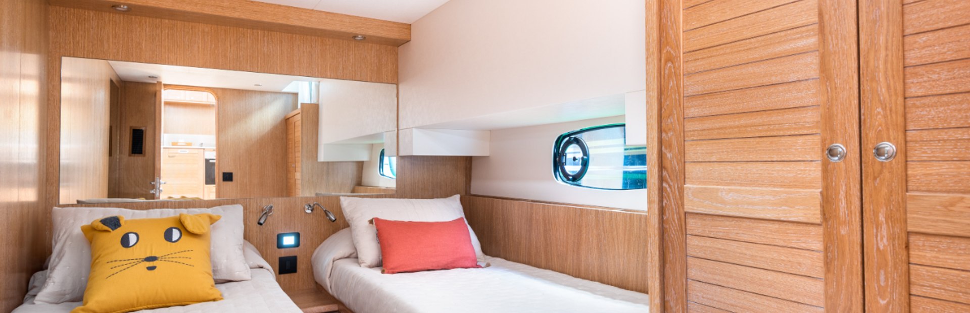 New Sasga Menorquín Fly Bridge Yacht 10