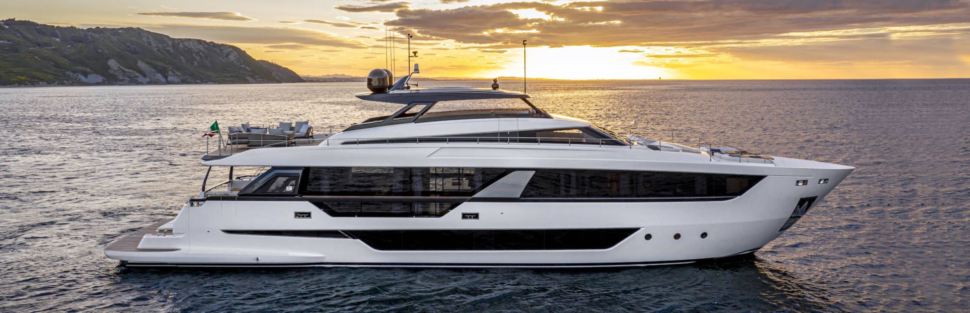 New Ferretti Yachts Flybridge Yacht 4