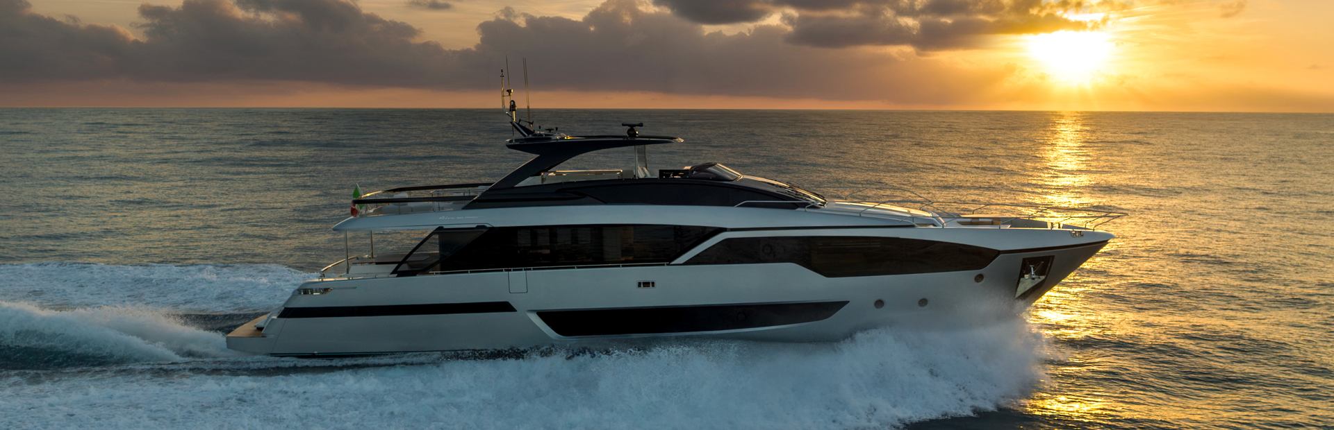 Riva 96' Argo Super Yacht, Example 1