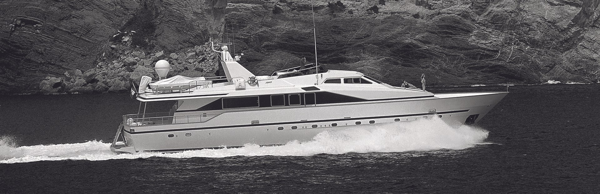 Azimut 90 Cockpit Yacht, Example 1