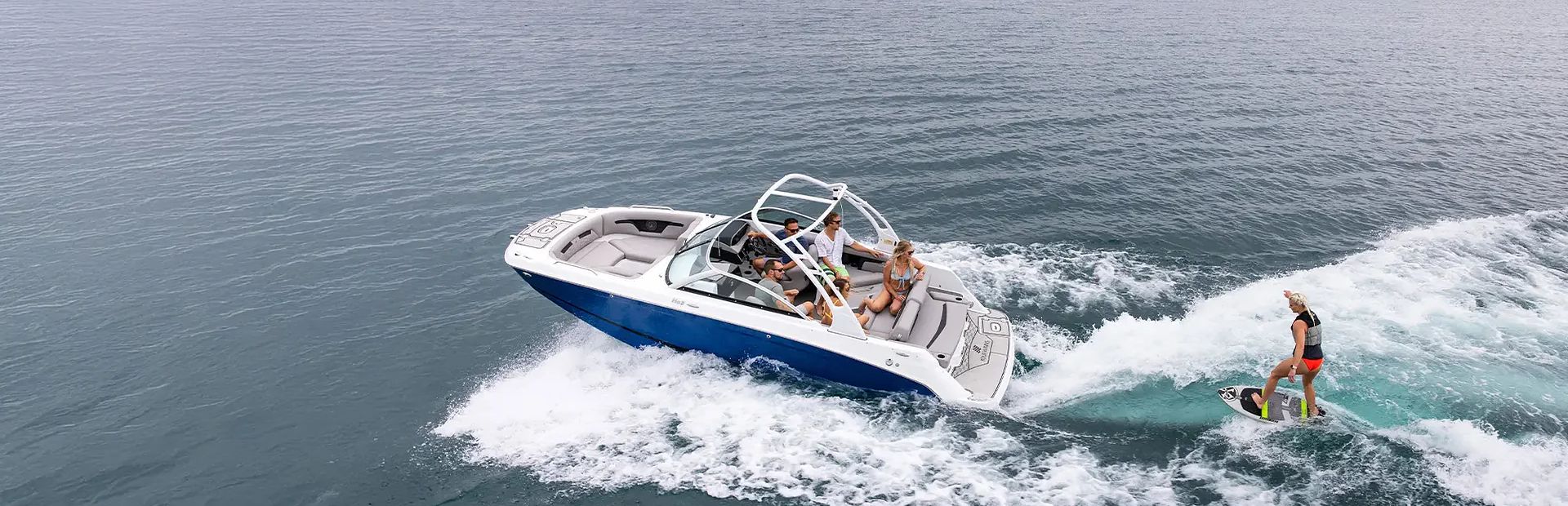 Four Winns HD3 Surf Boat, Example 1