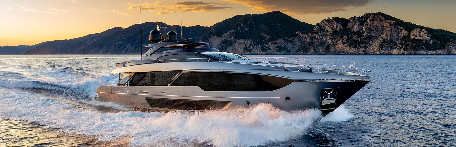 Riva 112 Dolcevita Super Yacht, Example 1