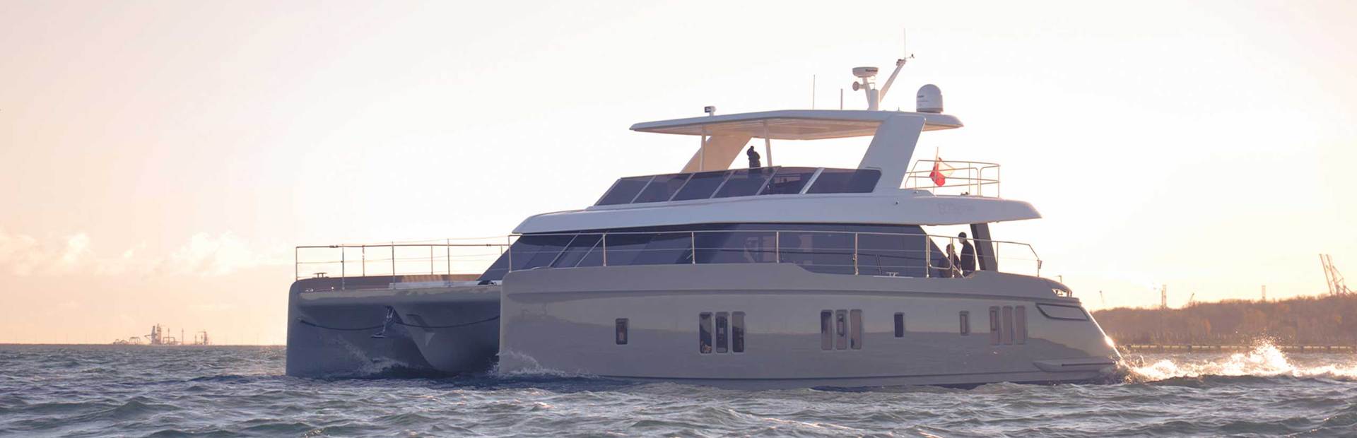 60 Sunreef Power Catamaran, Example 1