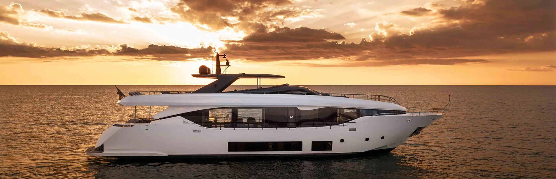 Maiora 30 Flybridge Yacht, Example 1