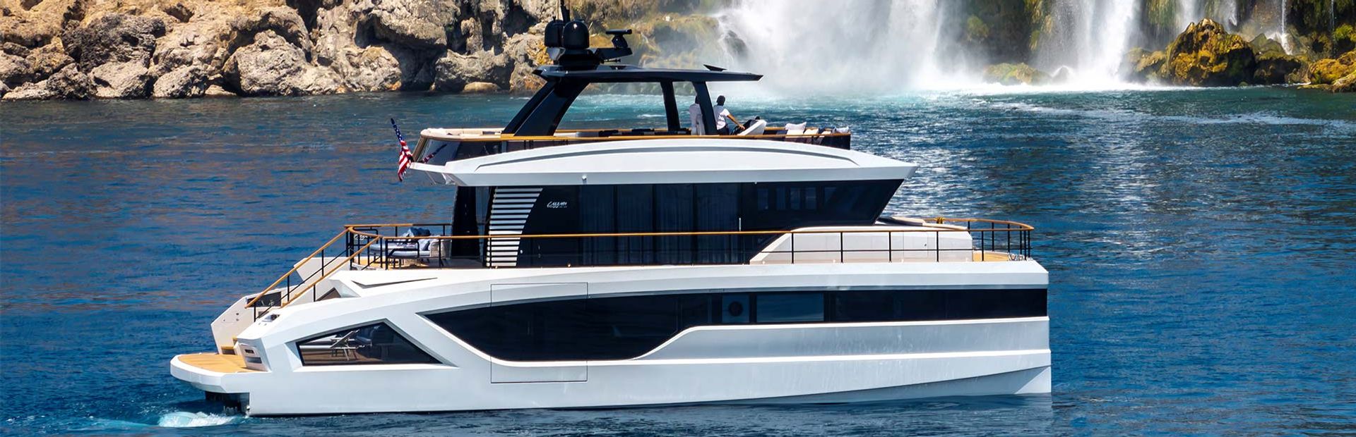 Lazzara LPC 300 Catamaran, Example 1