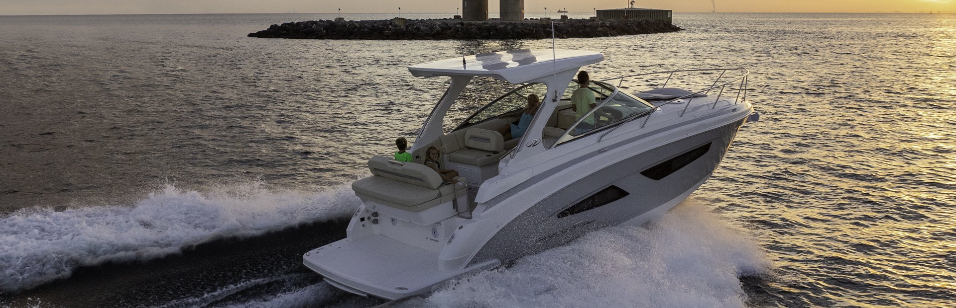 New Regal Boats Express Cruiser Yacht 2