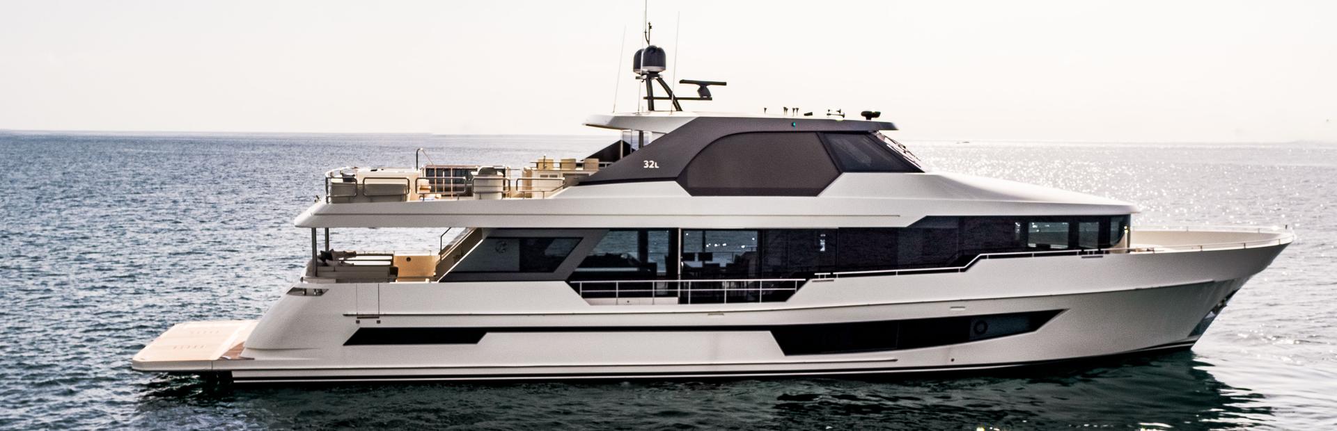 Ocean Alexander 32L Yacht, Example 1