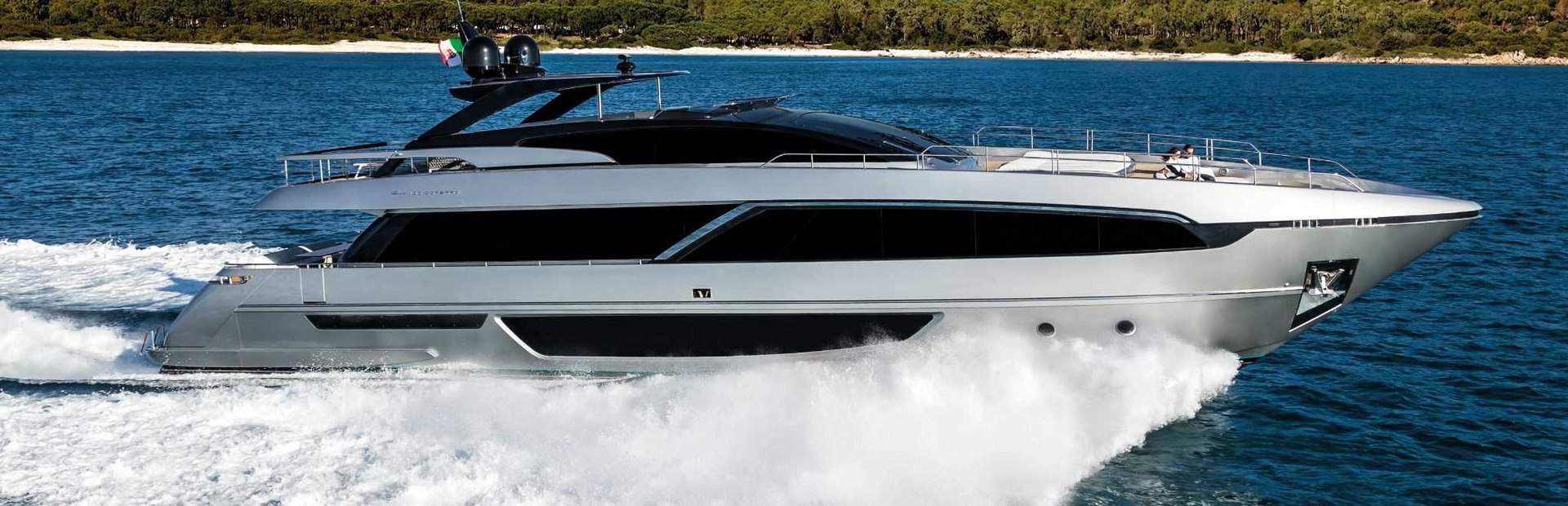 New Riva Flybridge Yacht 1