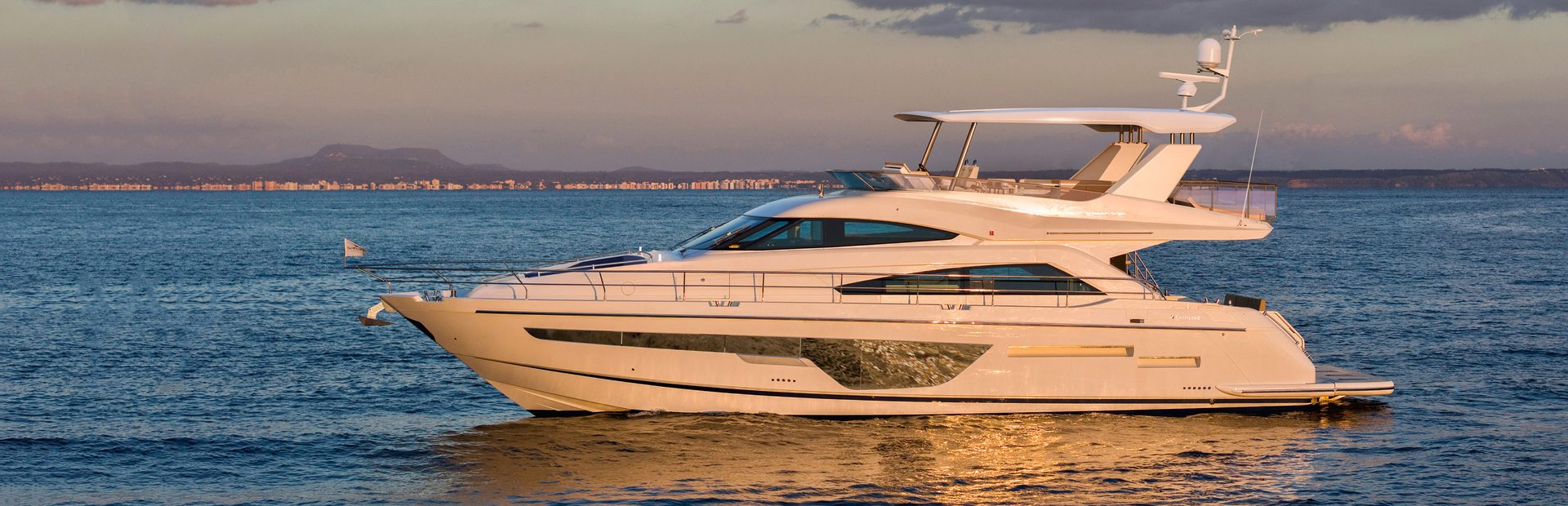 Fairline Squadron 65 Yacht (Gen 4, 2016 - 2019), Example 1