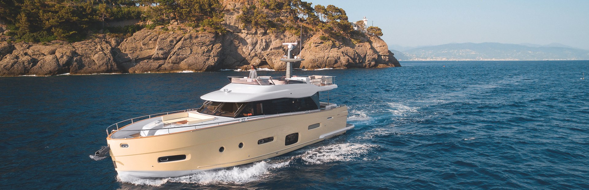 Azimut Magellano 66 Yacht (Mk1, 2014 - 2021), Example 1