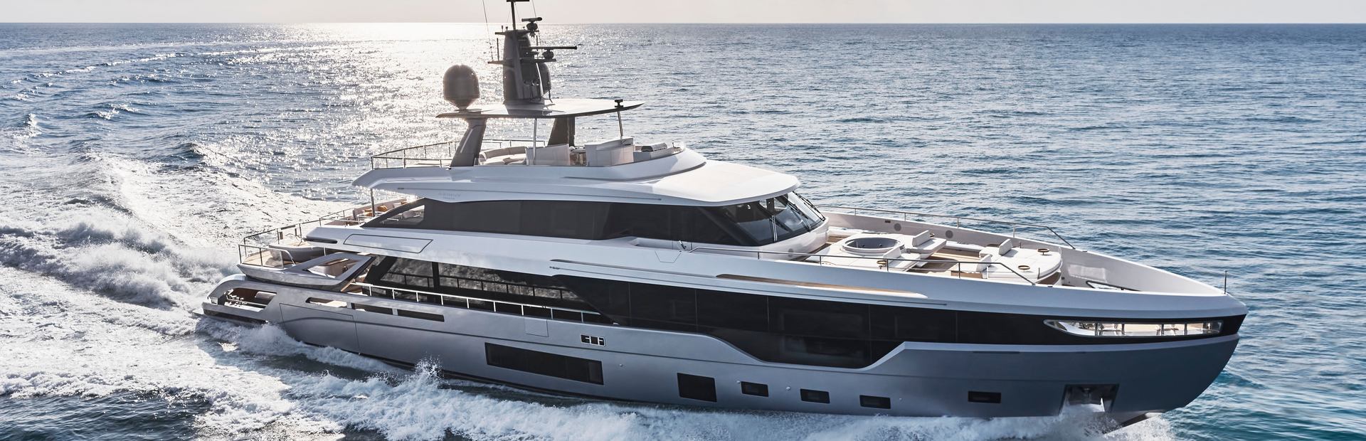 Azimut Grande Trideck Yacht (Mk1, 2021 - 2025), Example 1