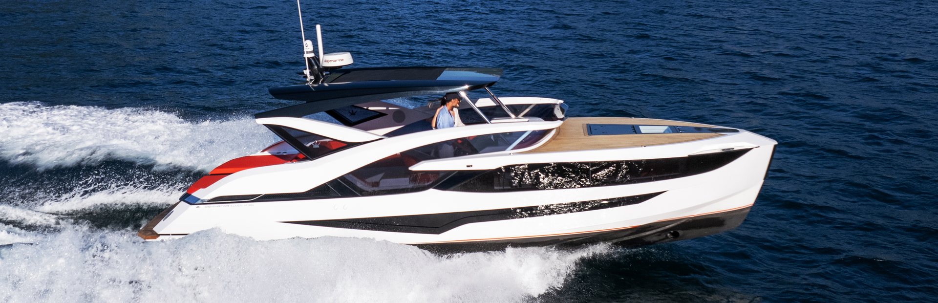 Dominator Midi Illumen M35 Yacht, Example 1