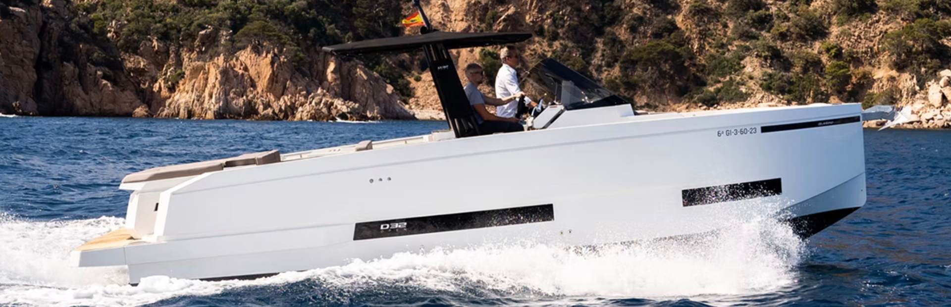 De Antonio D32 Boats, Example 1