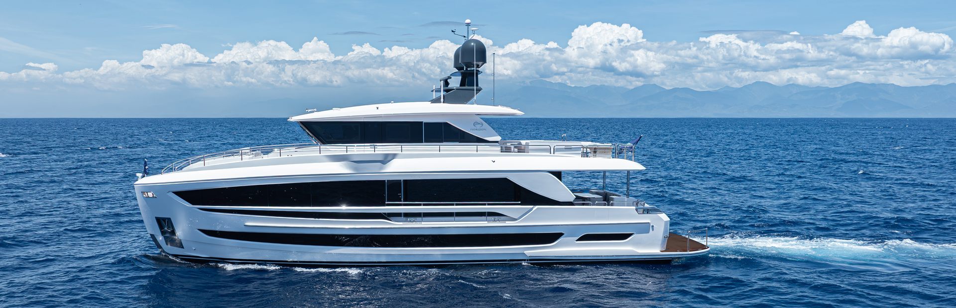 Horizon FD80 Skyline Yacht, Example 1