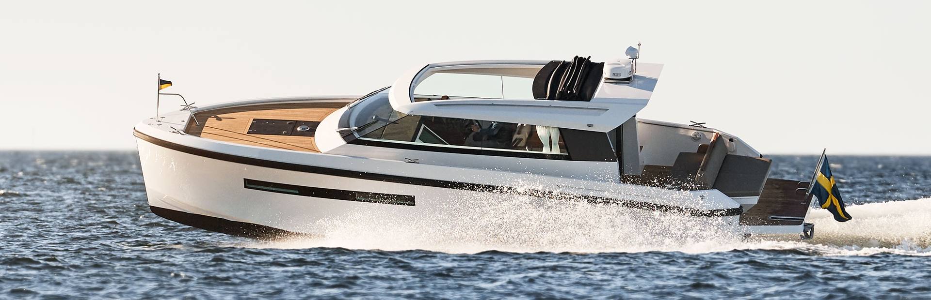 Delta Powerboats 33 Coupé Boat, Example 1