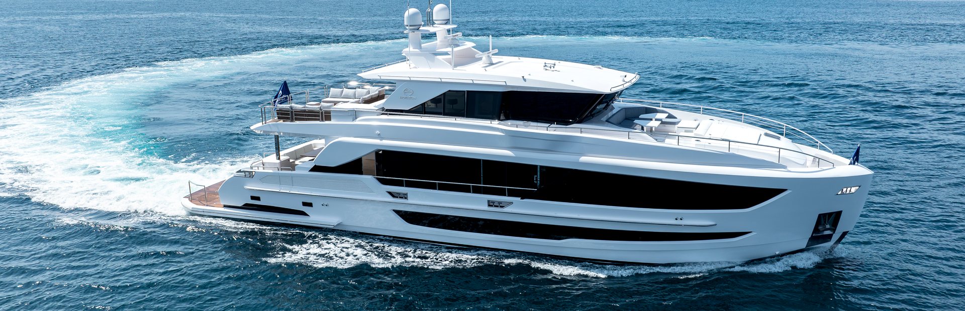 Horizon FD90 Skyline Yacht, Example 1