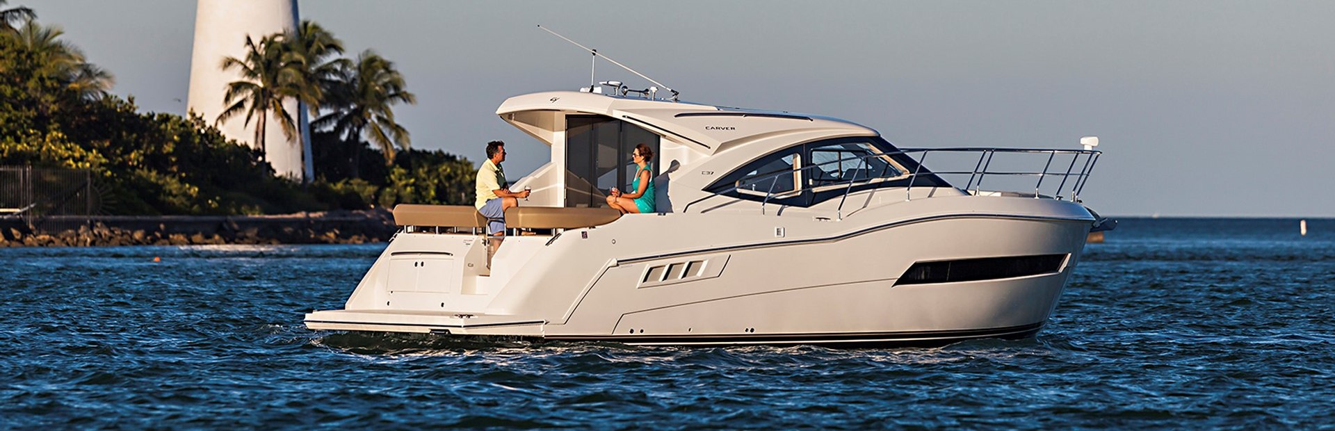 Carver C37 Coupe Yacht (Mk2, 2015 - 2021), Example 1