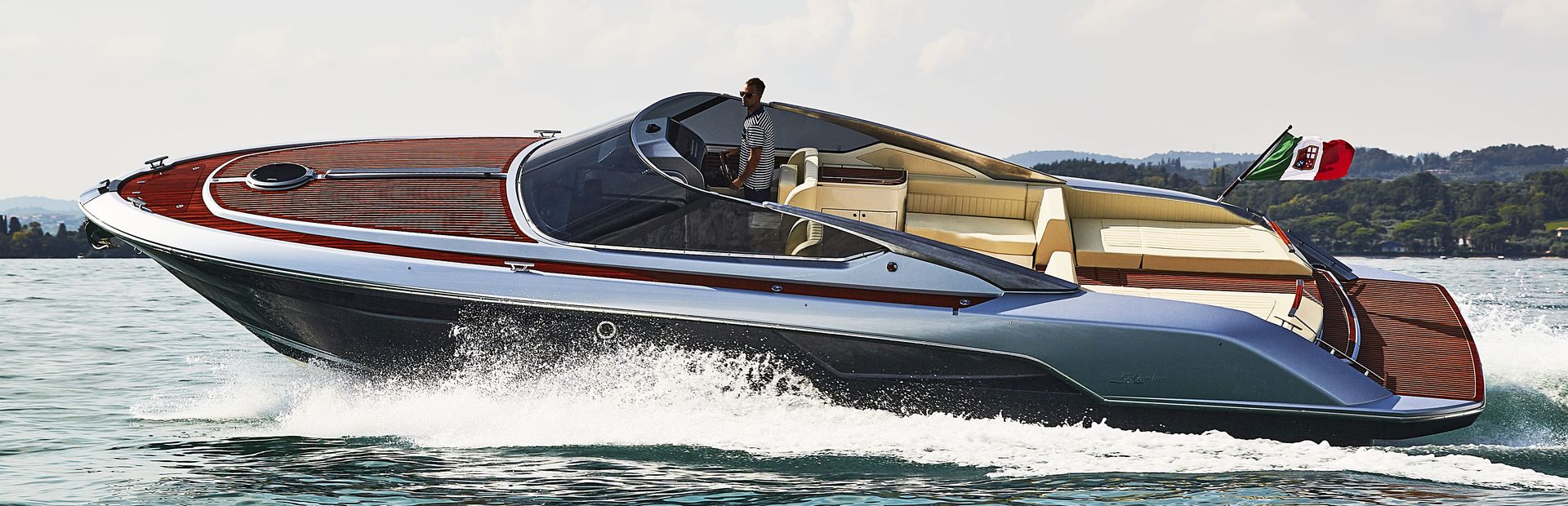 Colombo 40 Bellagio Boats, Example 1