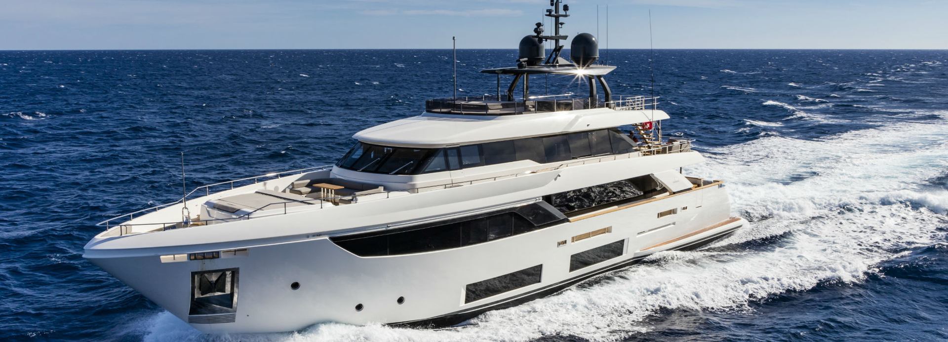 M Forever yacht, Custom Line