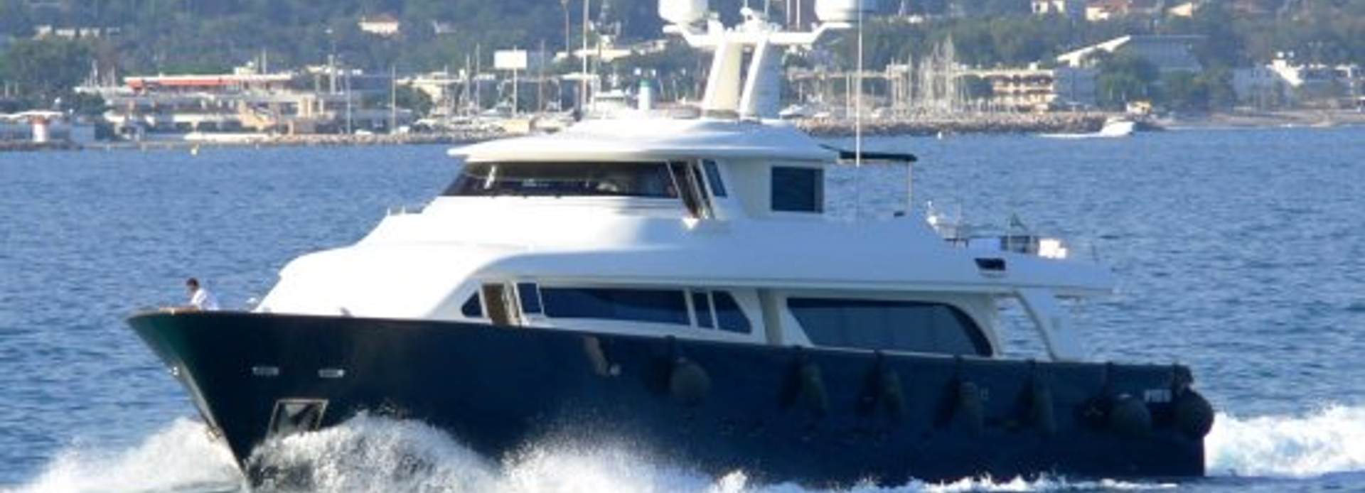 Stella Maris yacht, Custom Line