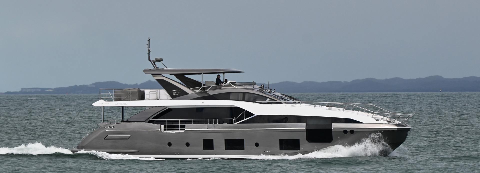 Lance East yacht, Azimut