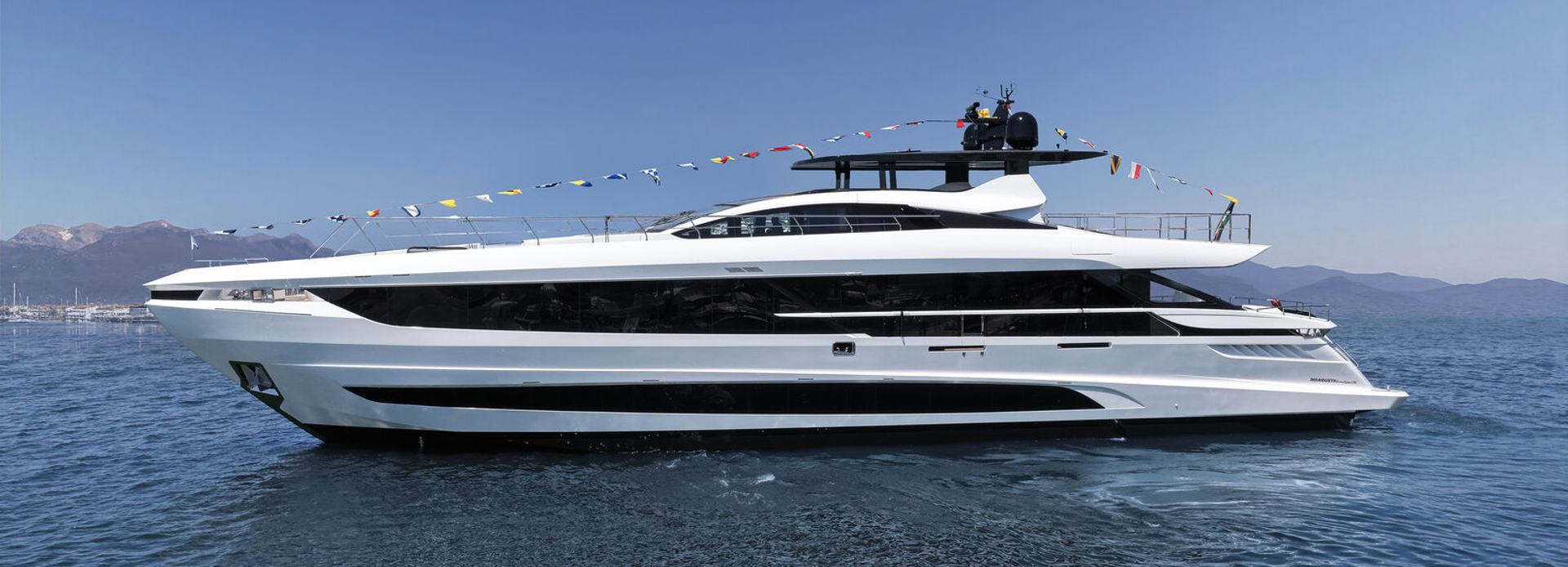 Gora yacht, Mangusta