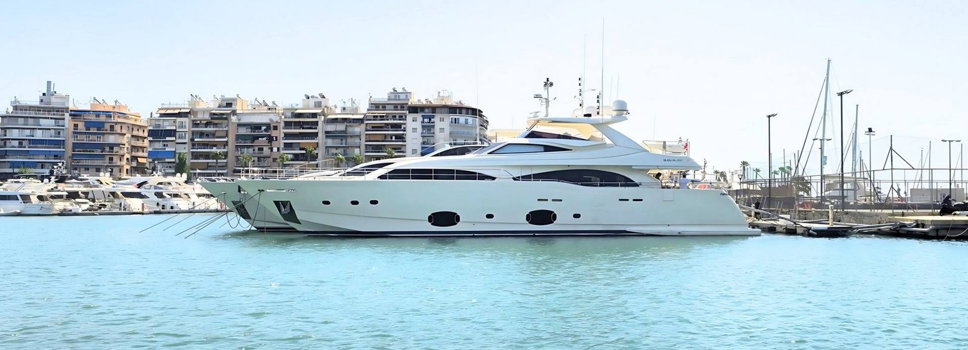 Bleu Blanc yacht, Custom Line