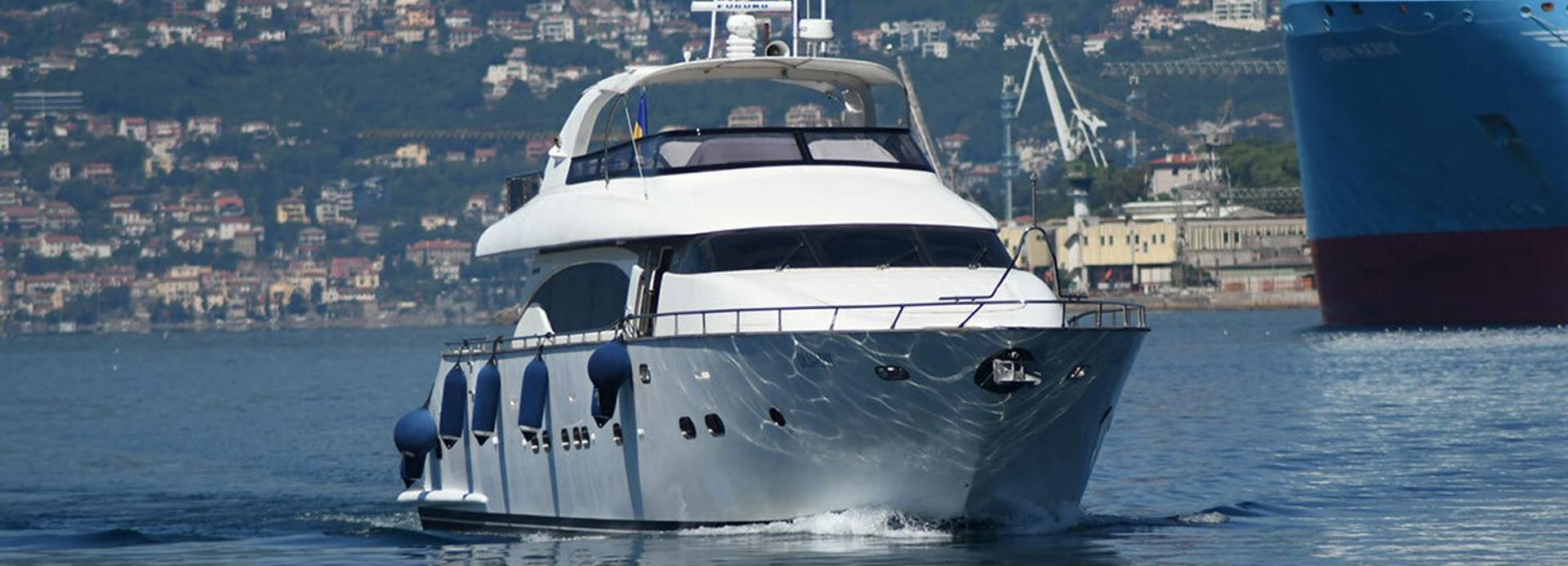Vladka yacht, Maiora