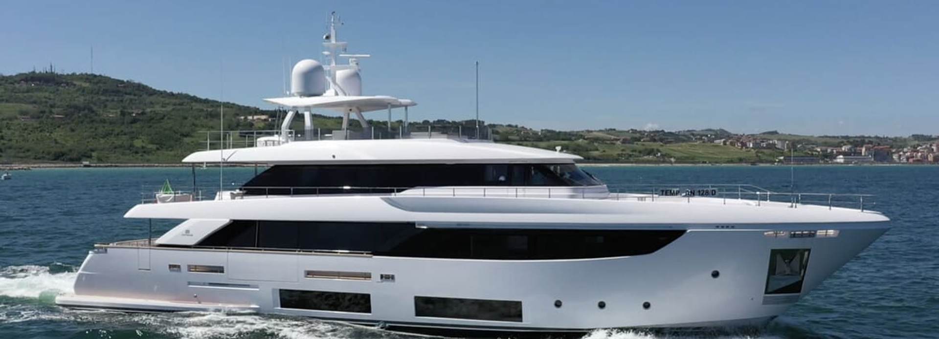 Adelia yacht, Custom Line