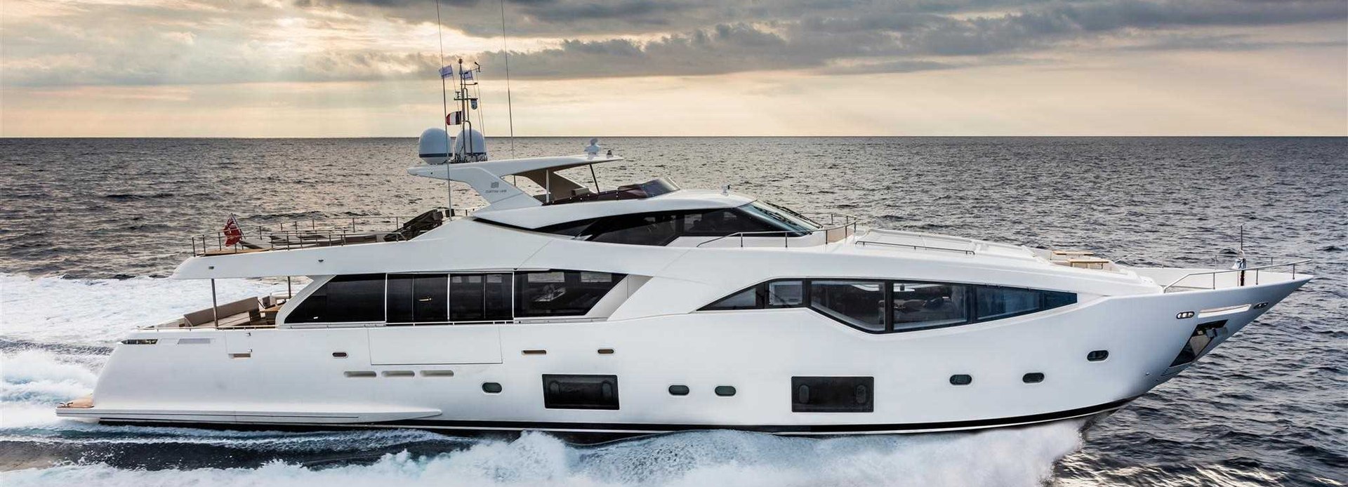 Lady Dorothea yacht, Custom Line