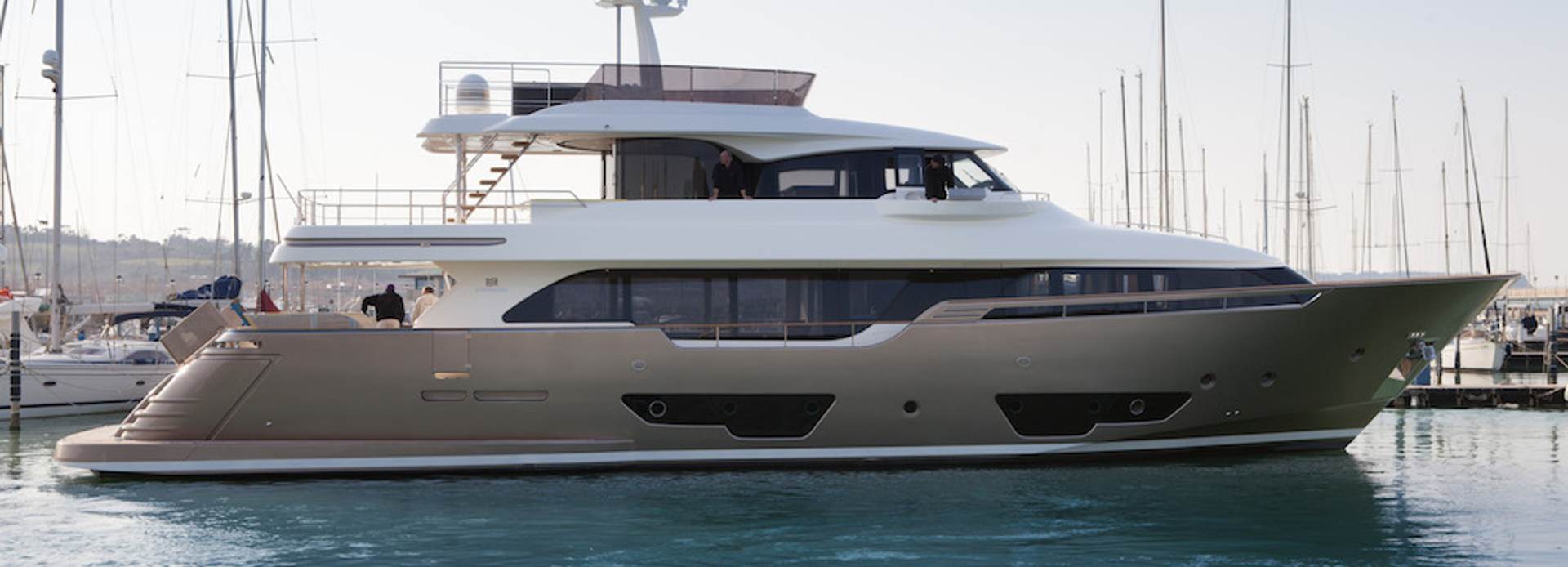 Yvonne yacht, Custom Line