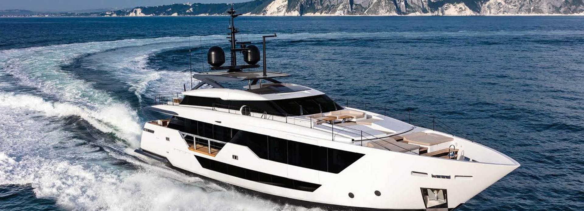 Kubra yacht, Custom Line