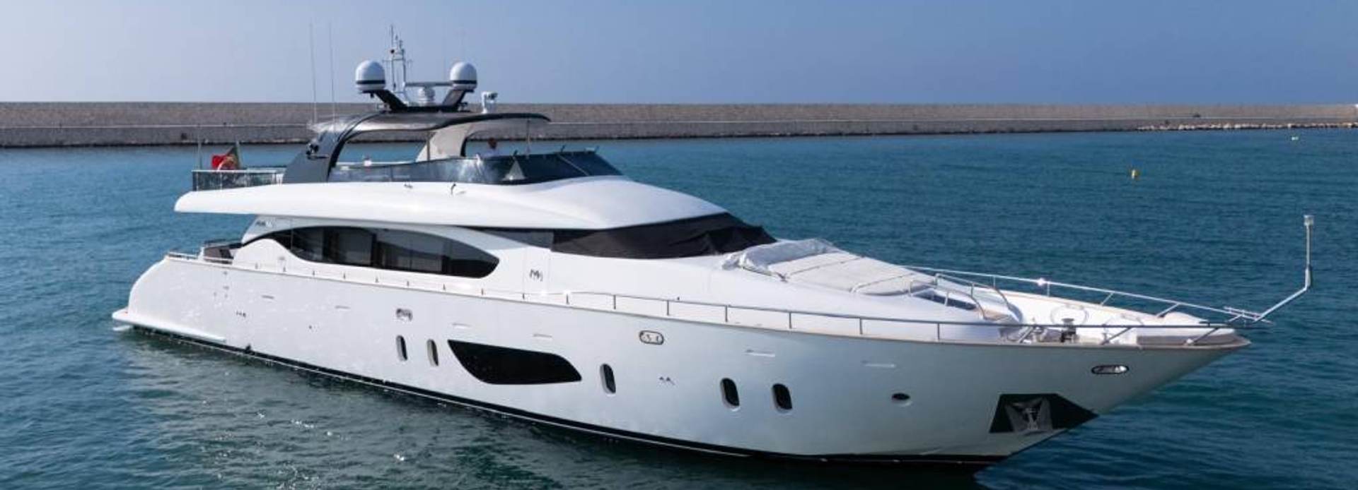 Antarah yacht, Maiora