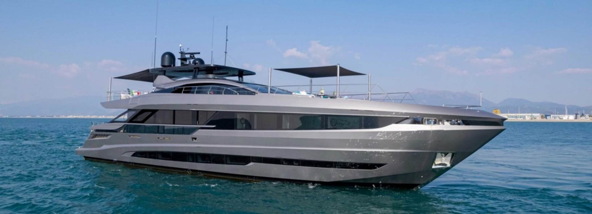 Benjoli yacht, Mangusta