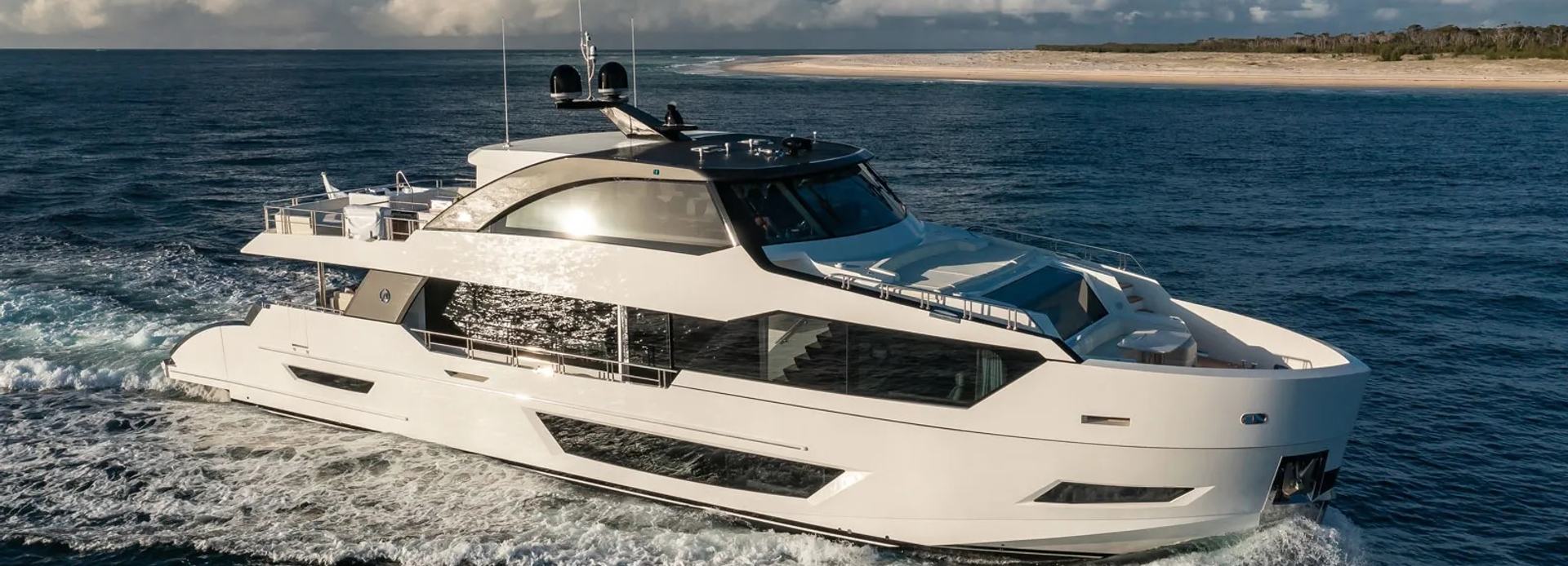 First Class Digs yacht, Ocean Alexander
