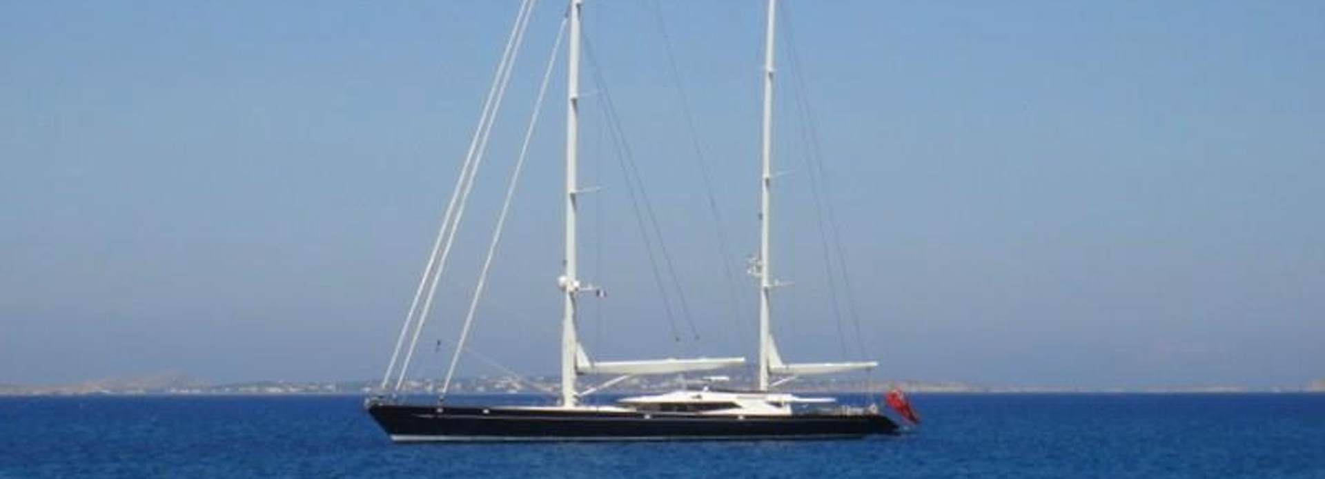 Drumbeat yacht, Alloy Yachts