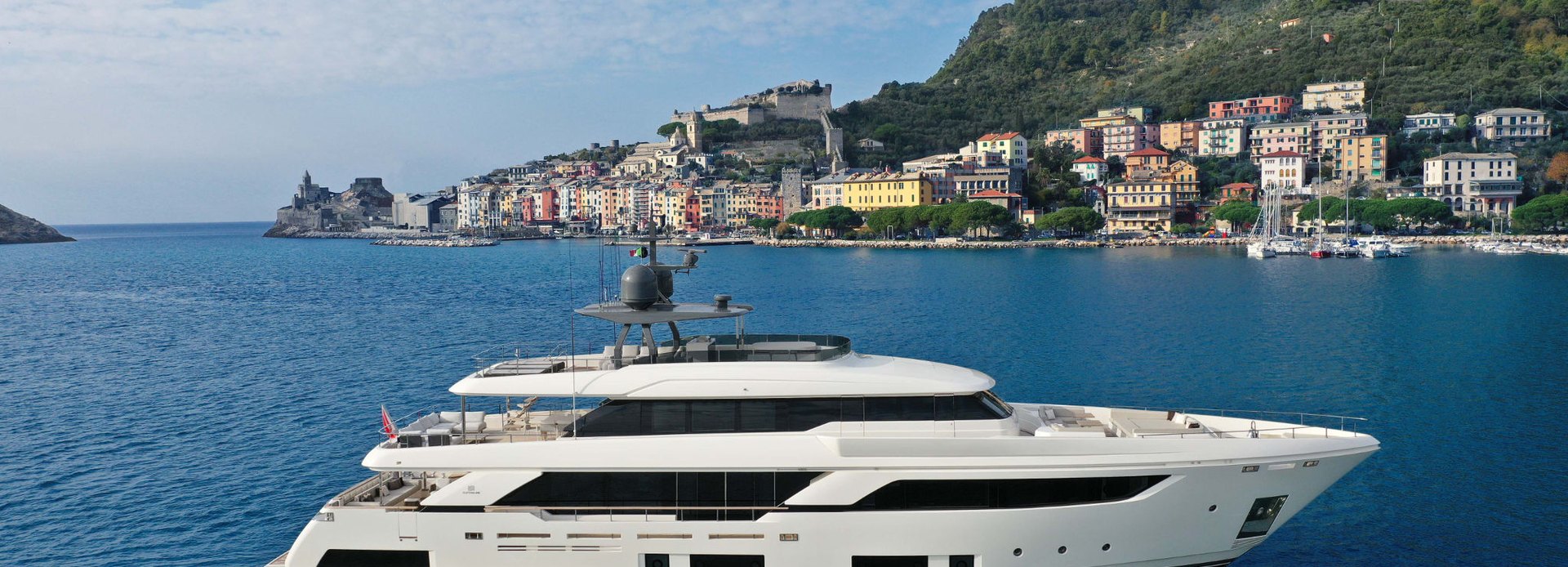 No Surrender yacht, Custom Line