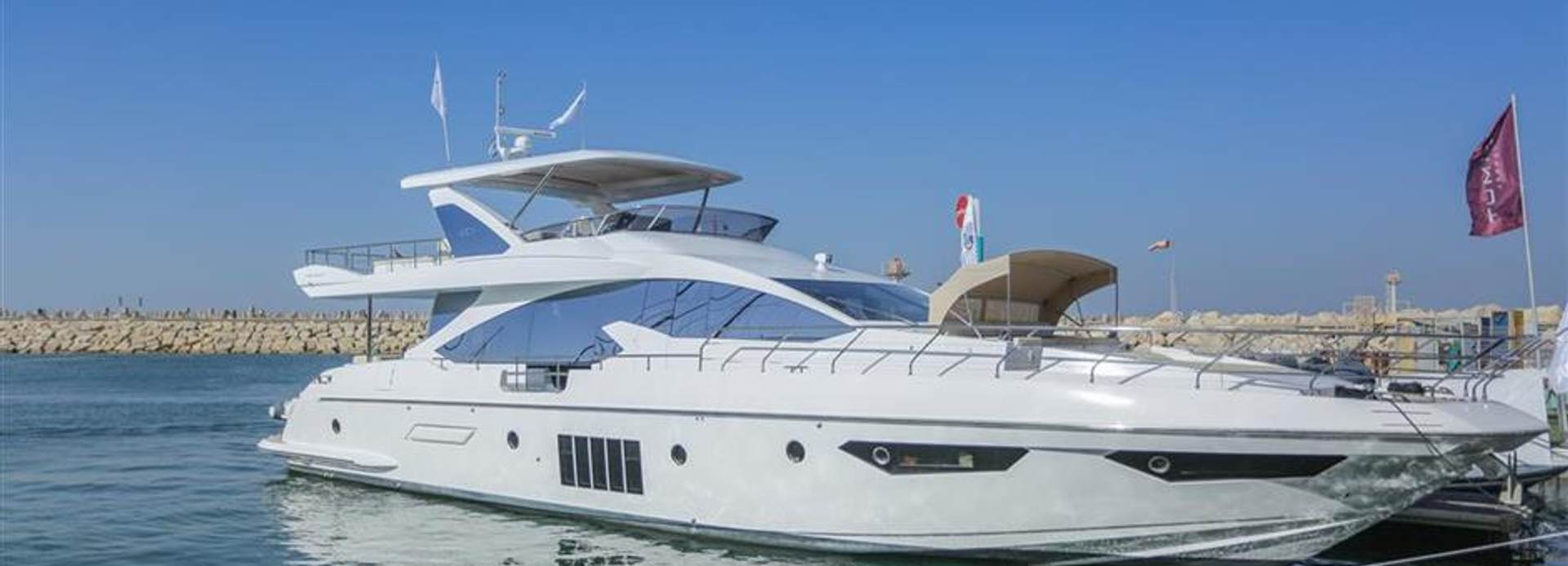 Shabby yacht, Azimut