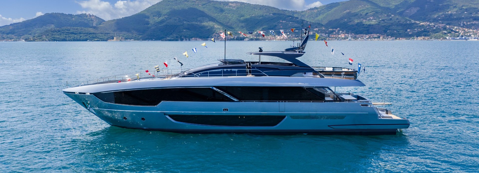 Sedici yacht, Riva