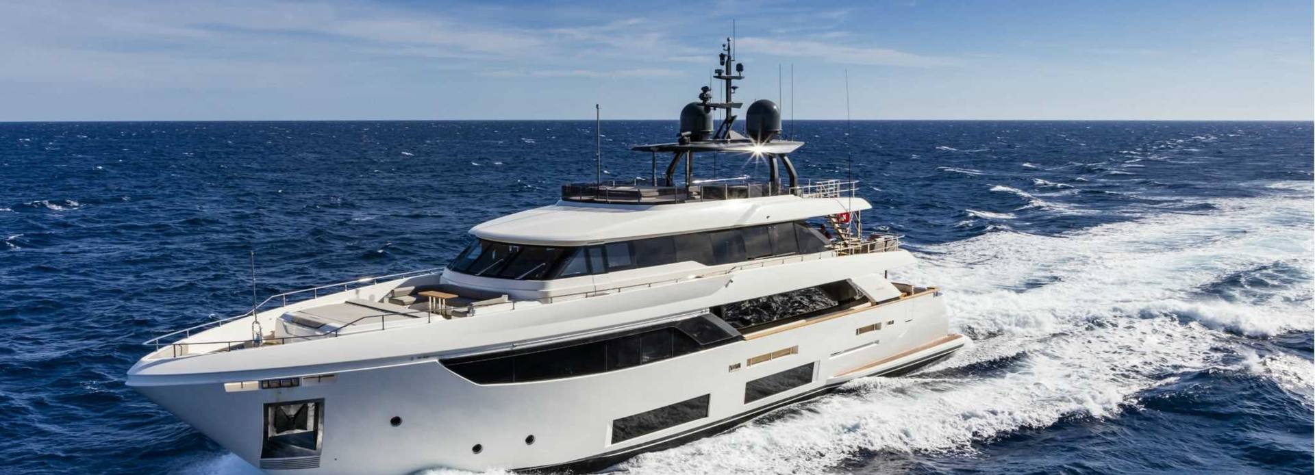 Med-Dooz yacht, Custom Line