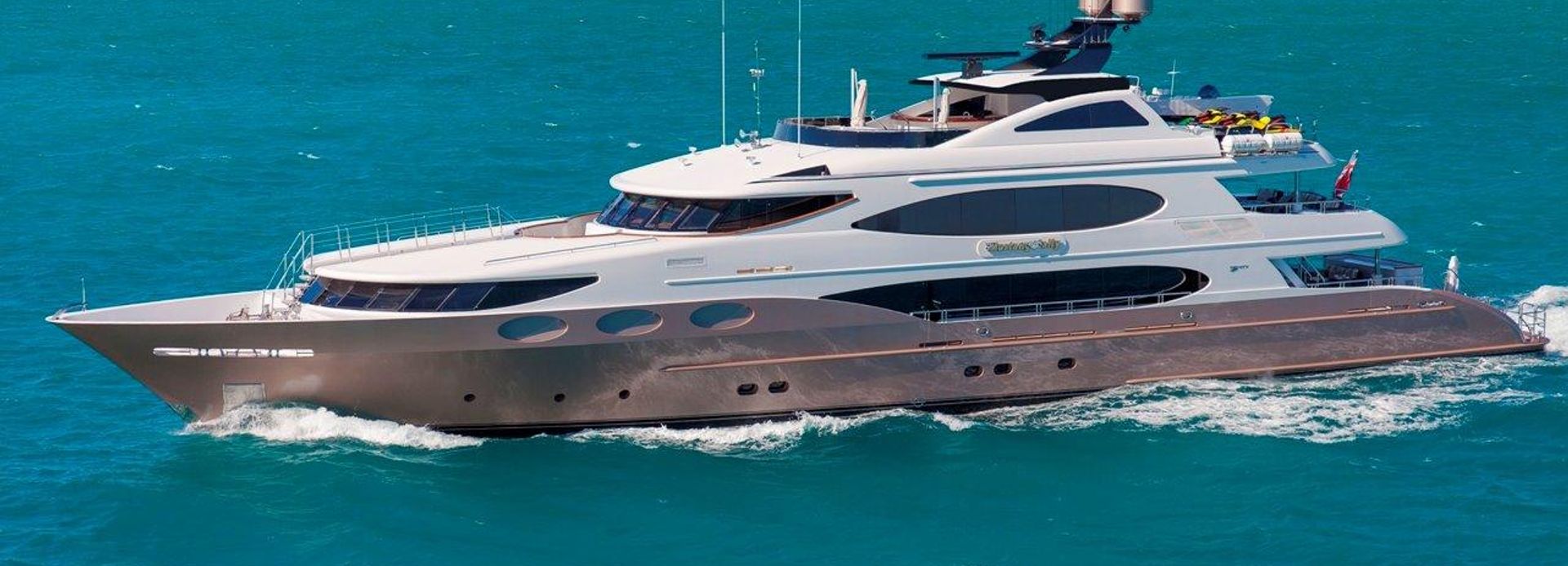 Bad Romance V yacht, Trinity Yachts