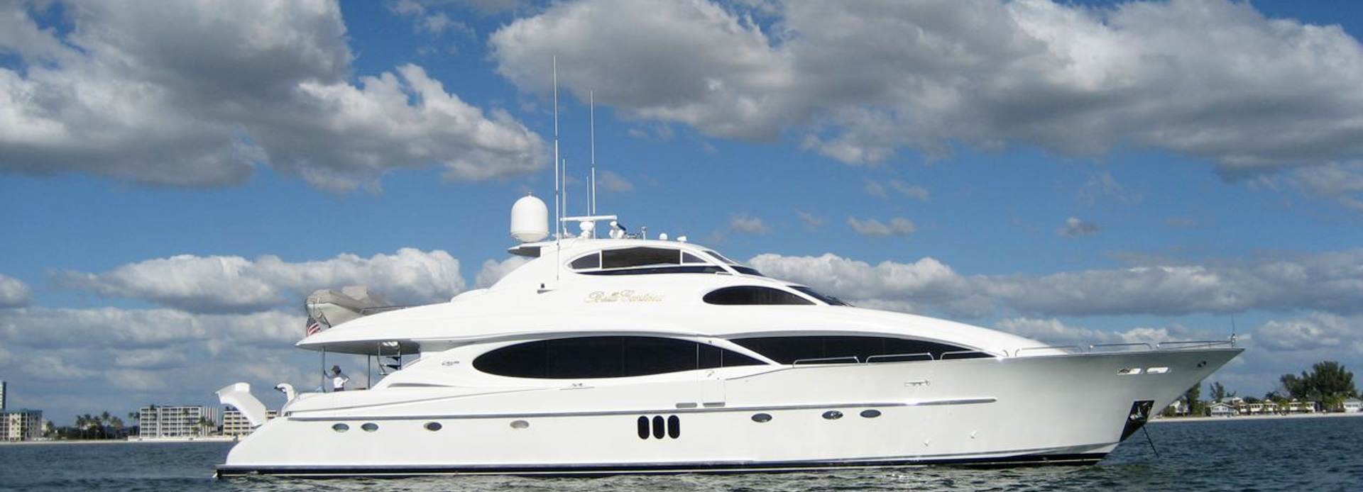 Lady Kristina yacht, Lazzara Yachts