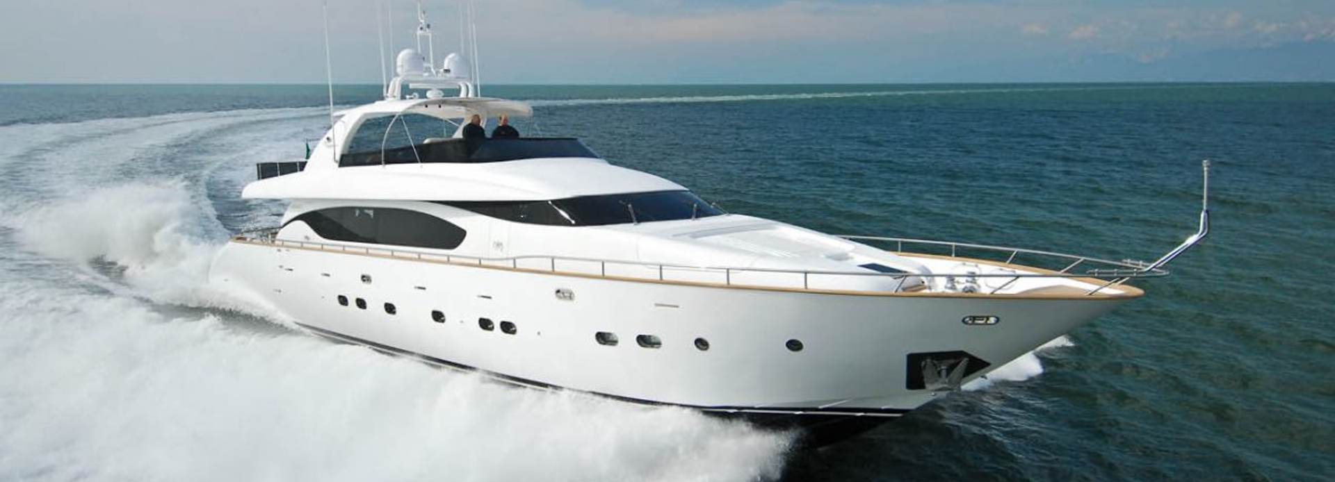 Lamakoja Topless yacht, Maiora